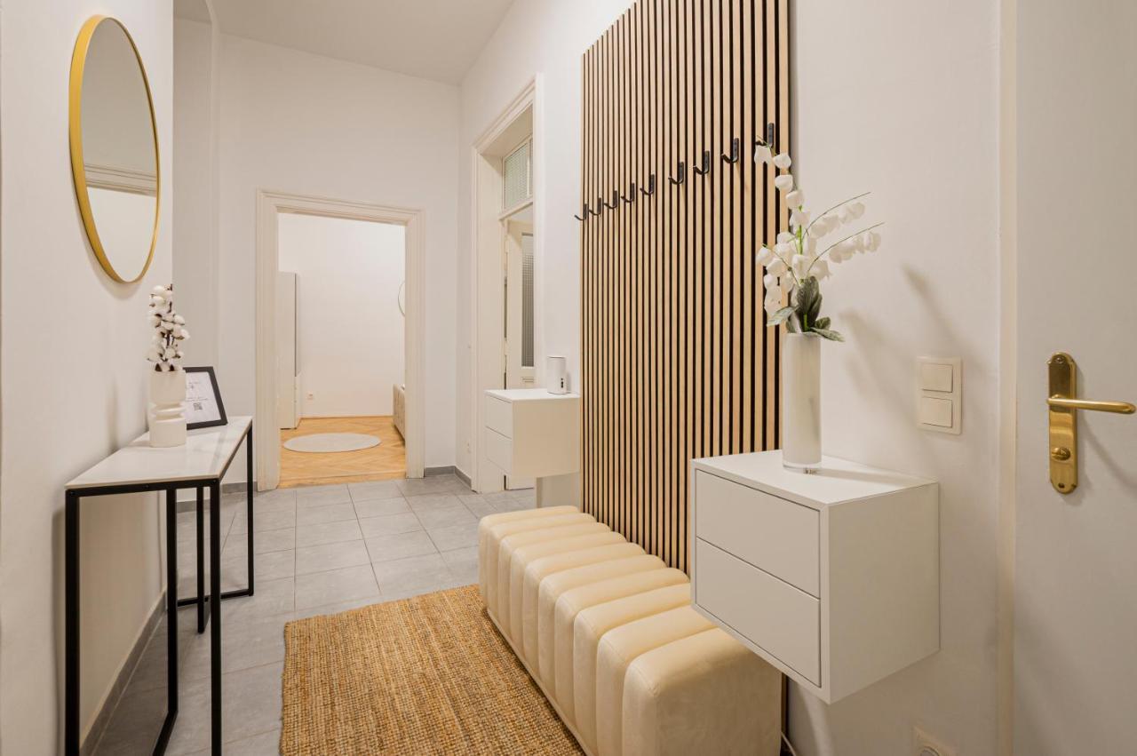 וינה Charming Apt Perfect For 4-6 Tram, Self-Checkin מראה חיצוני תמונה